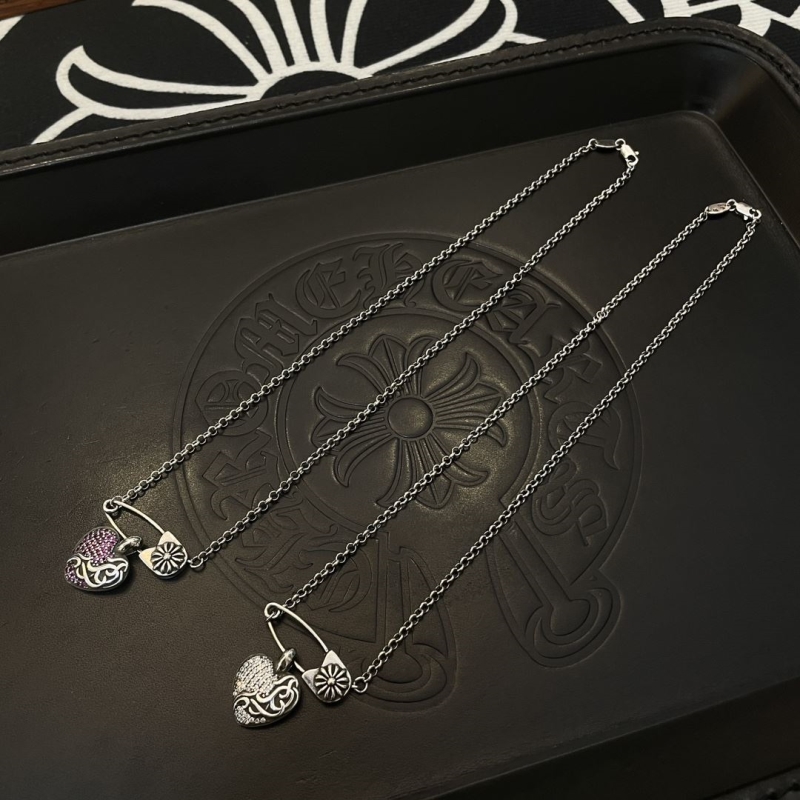 Ch*0me He**ts necklaces